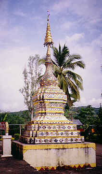 Vat Chome Khaou Maniratn, Houisai, Provinz Bokeo, Laos. (14.1 K)