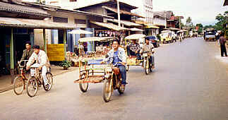 More traffic in Houisai, Bokeo province, Laos   (12.4 K)