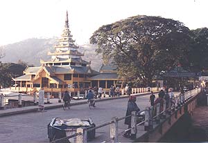 Akha-Frau in einem Akha-Dorf am Doi Mae Salong, Chiangwat Mae Sai, Provinz Chiang Rai.