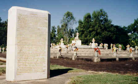 Saan Phaphum Chong Wat Phrathat Tschom Thong, Bild 3  (14.2 K)